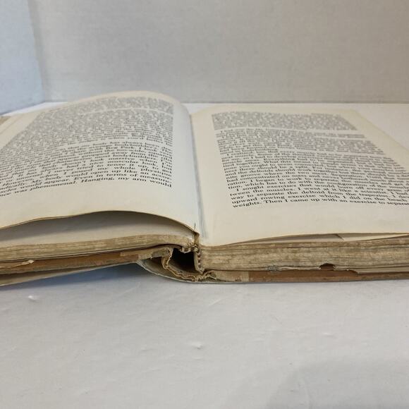 Arnold: The Education Of A Bodybuilder Hardcover (1977) HC DJ Ex Lib - Picture 16 of 16